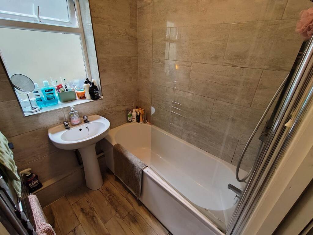 Ground floor bathroo