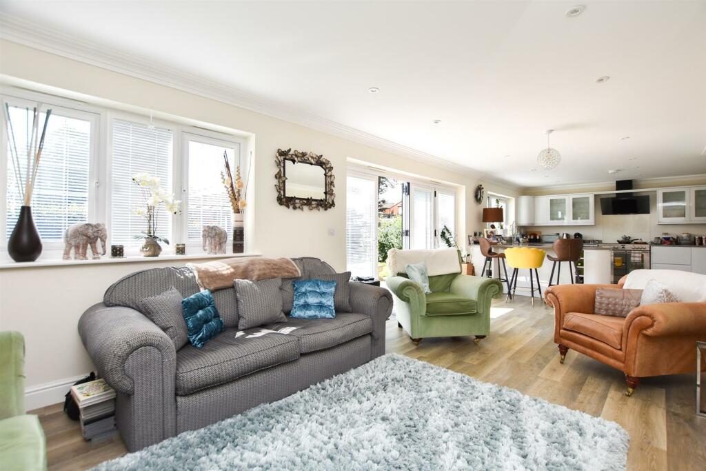 Living room/kitchen