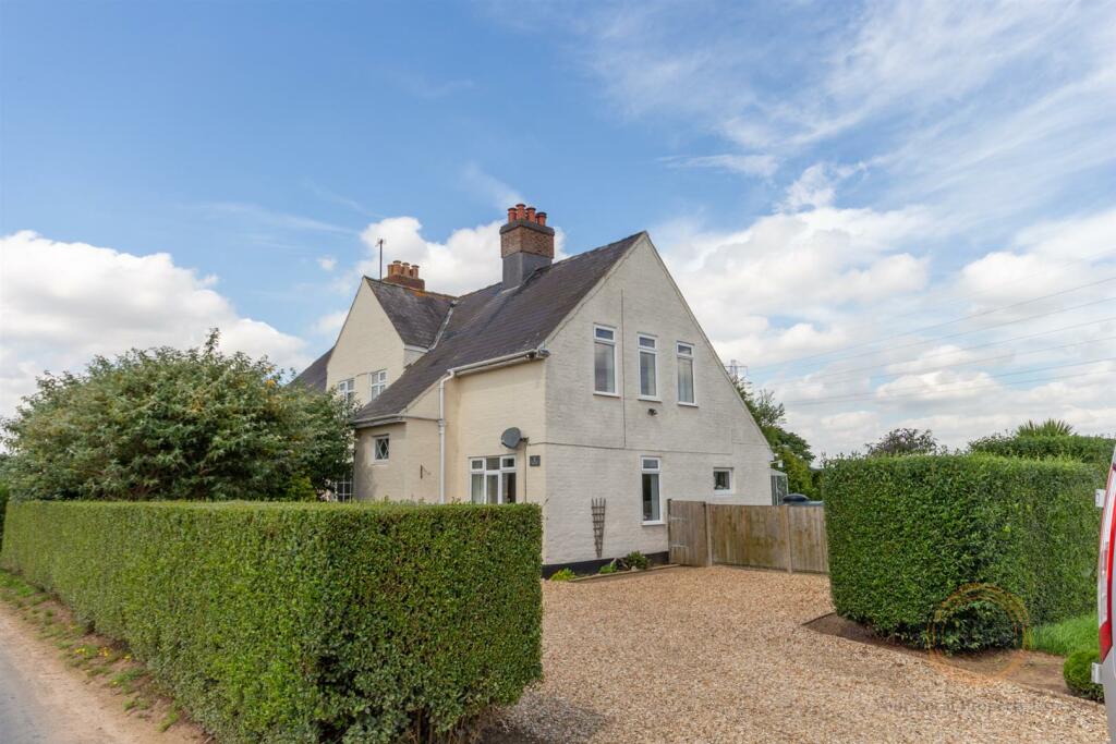 white house cottages -7.jpg