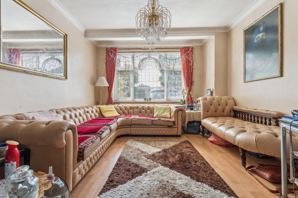 Three Bedroom Semi Detached House in Northolt