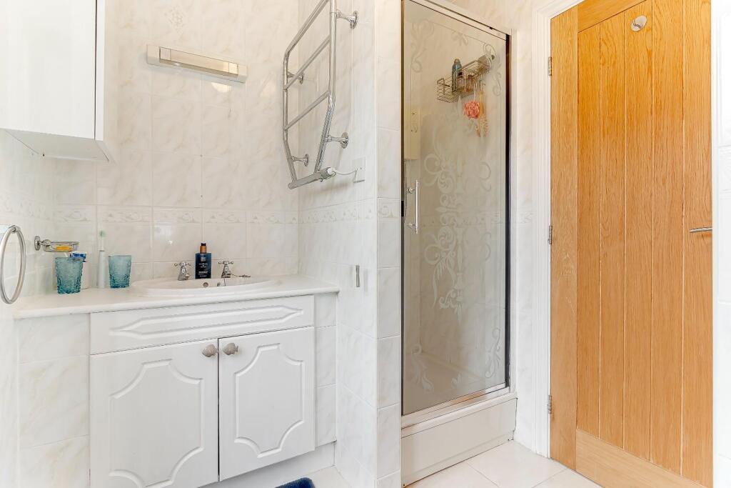 Master Bedroom Ensuite.jpg