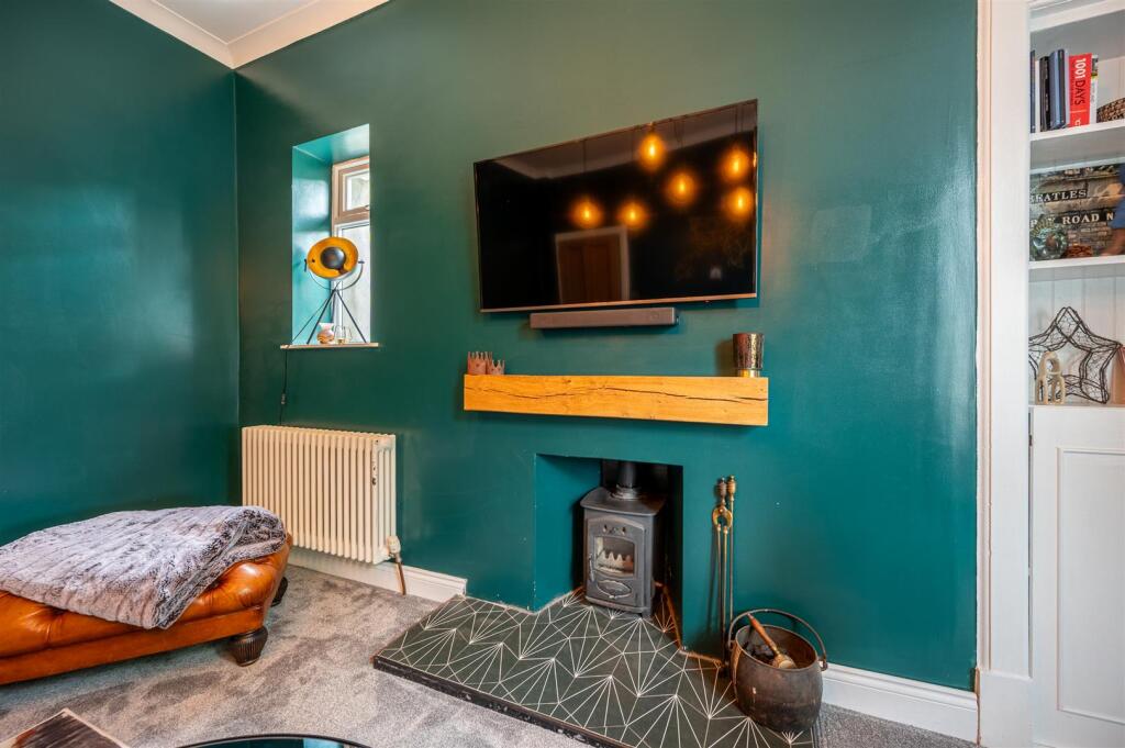 Living Room (1).jpg