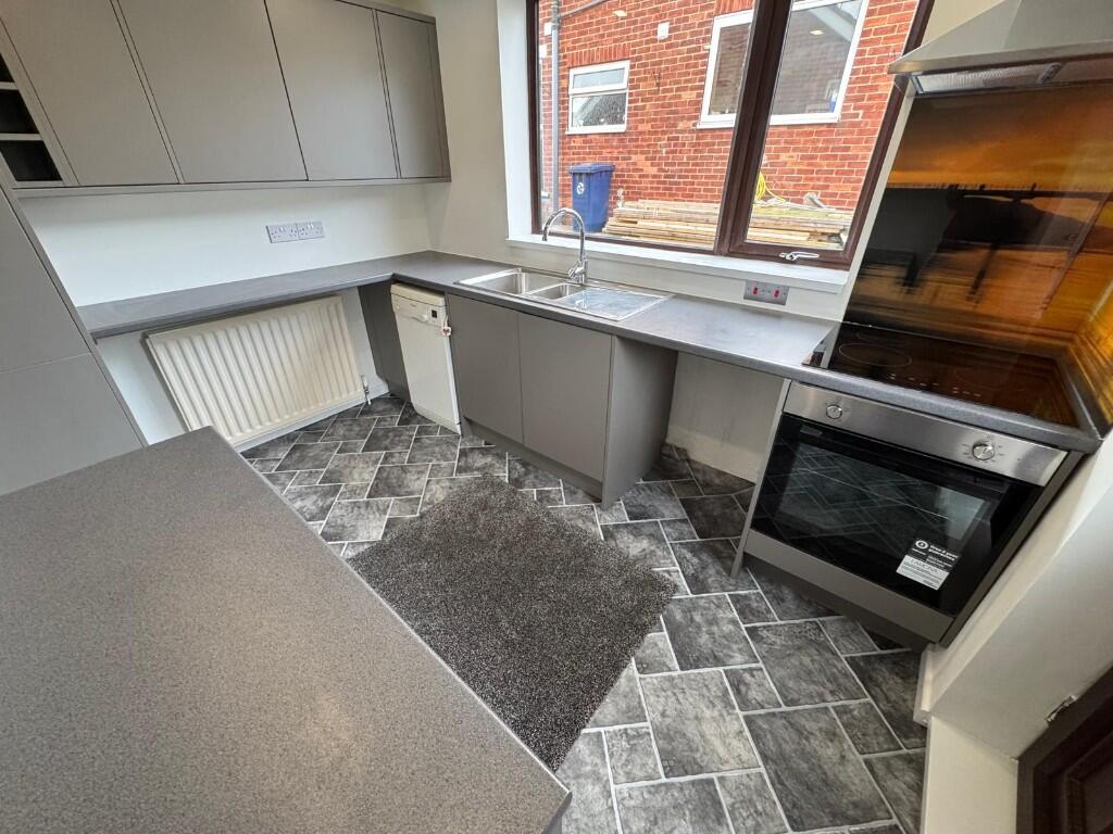 FITTED KITCHEN