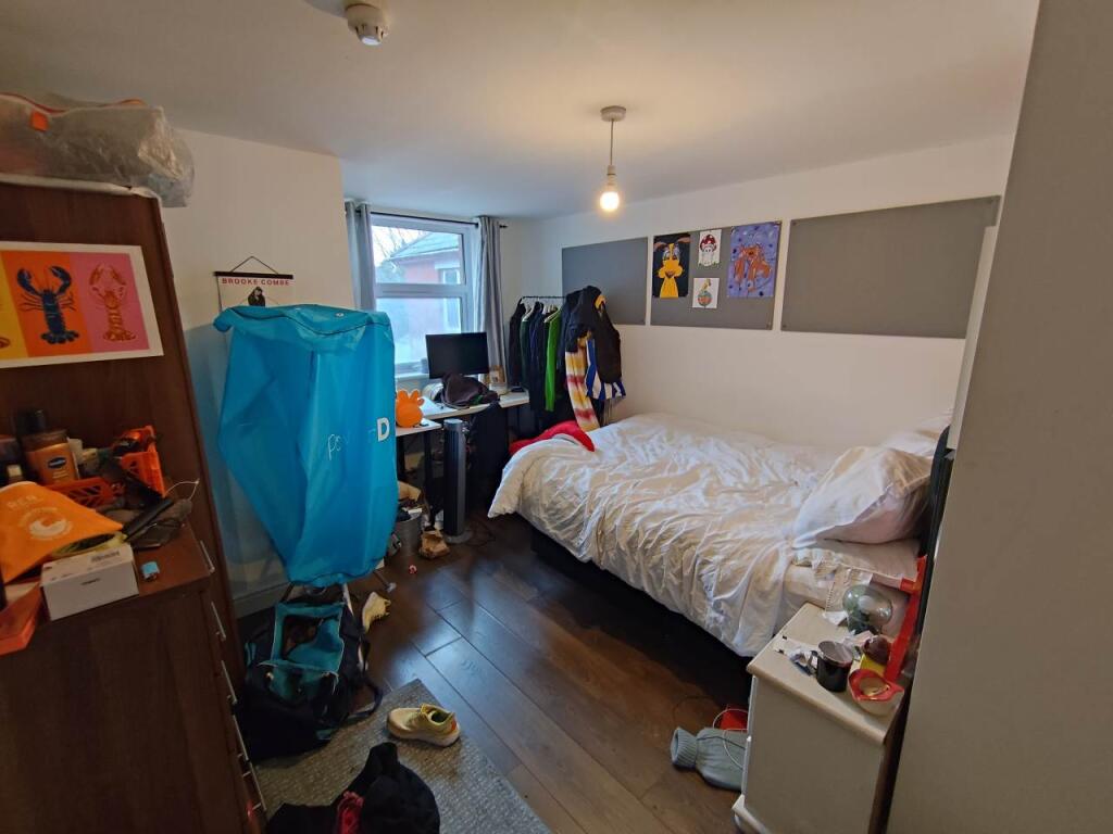 Bedroom 1 (1)