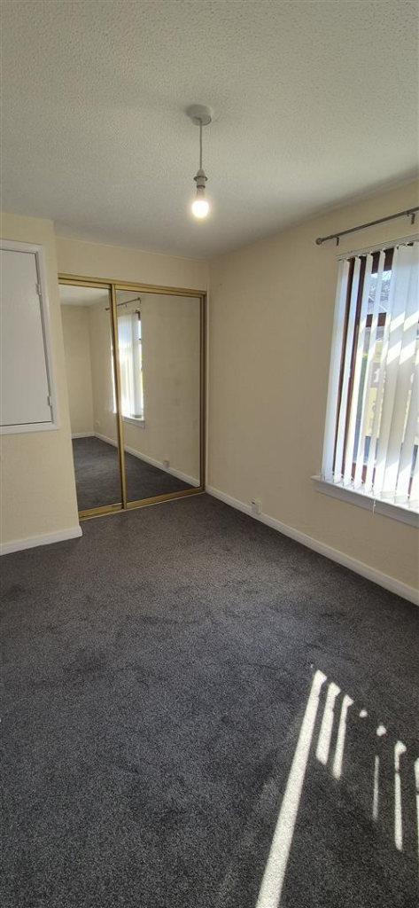 22 WoodcroftAvenue Bedroom.png