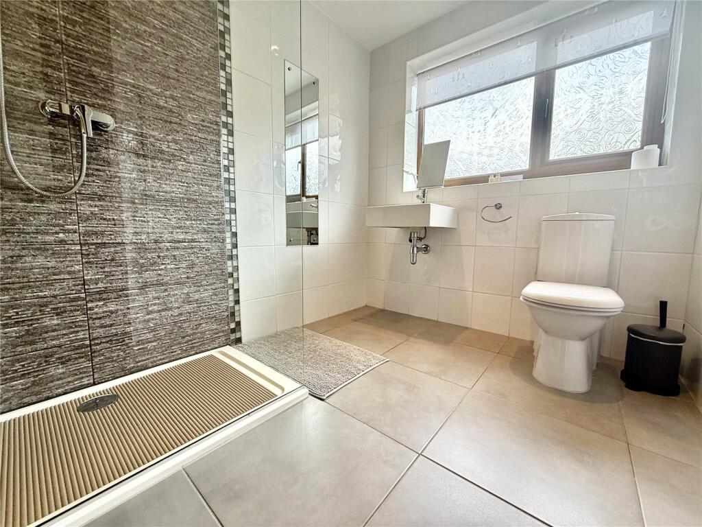 Annexe Shower Room