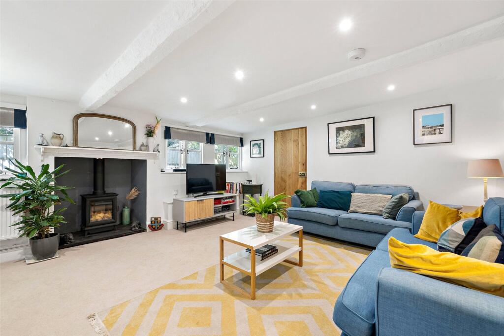 4 Reception Rooms