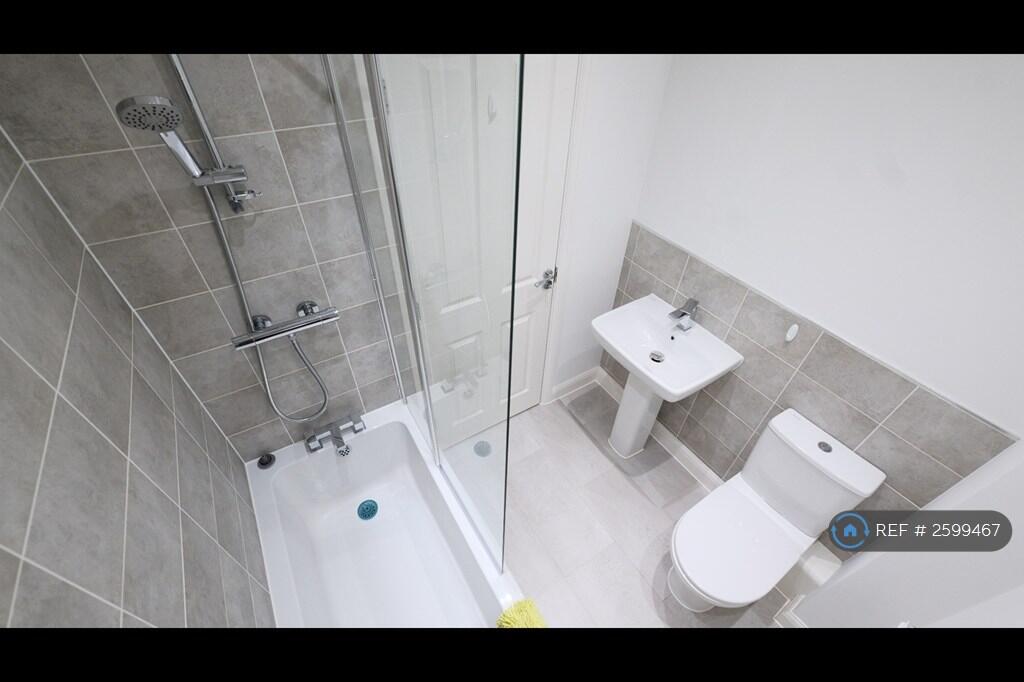 2nd Floor Bathroom