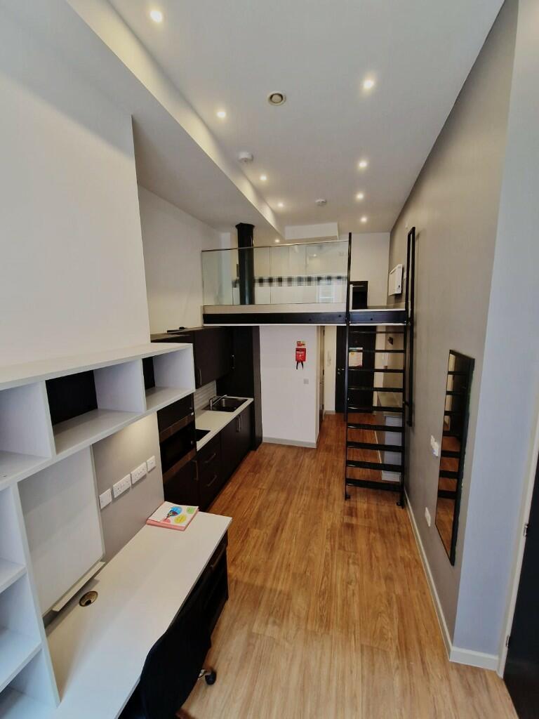 FLAT 23/41