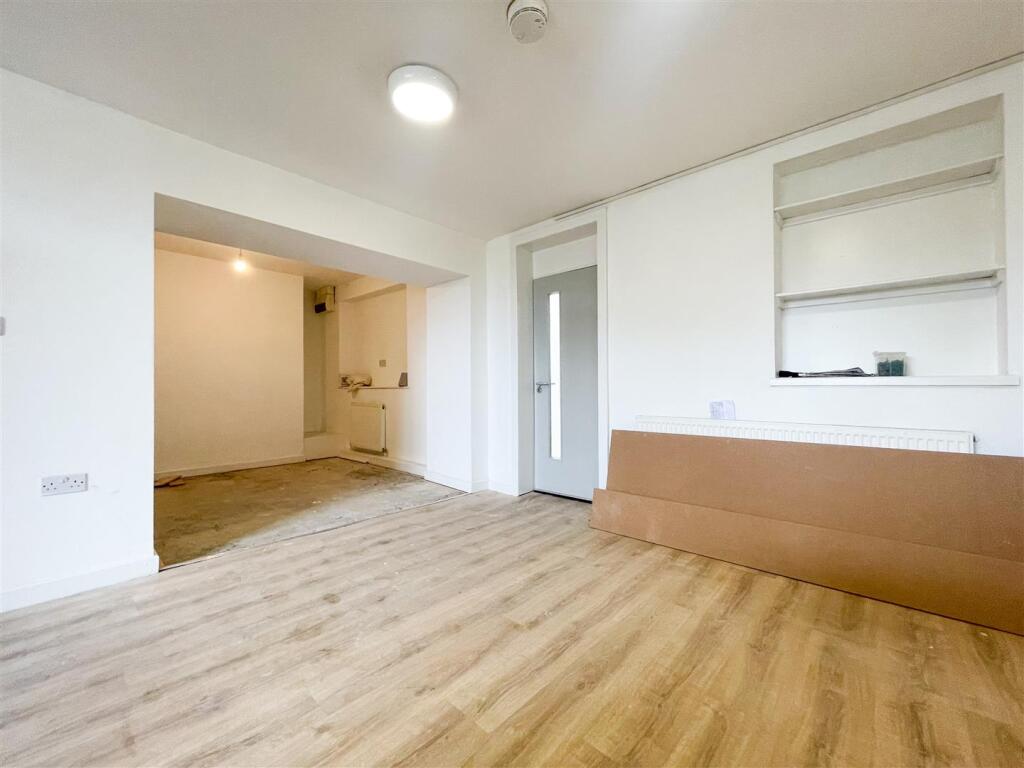 OPEN PLAN LIVING SPACE