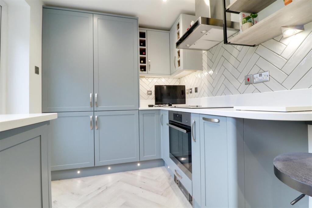 63 Berry Hill kitchen 1.jpg