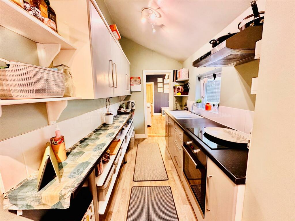 kitchen 2.jpg