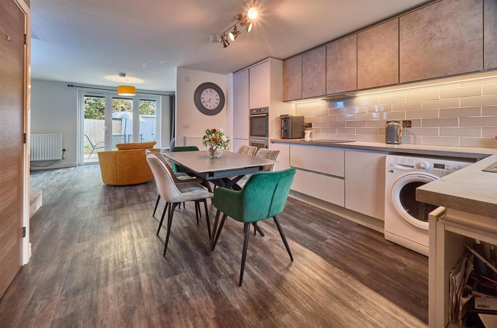 11 Notleyfield Close HK 10.jpg