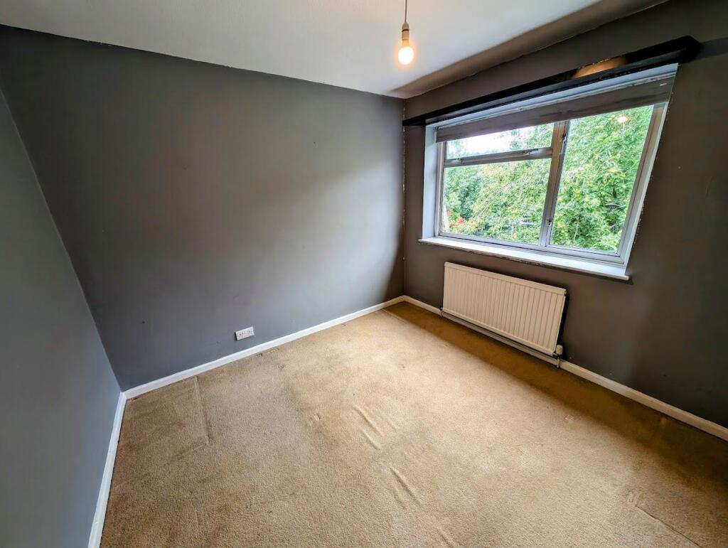 49 Brookthorpe bed 2.jpg