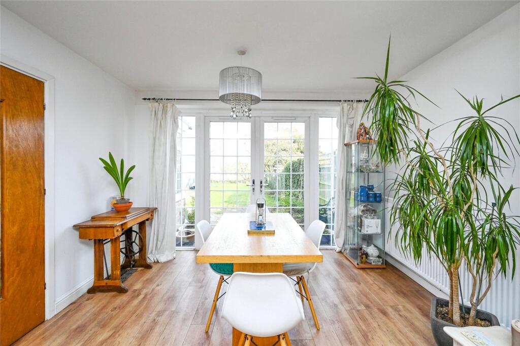 Lounge -Dining Room