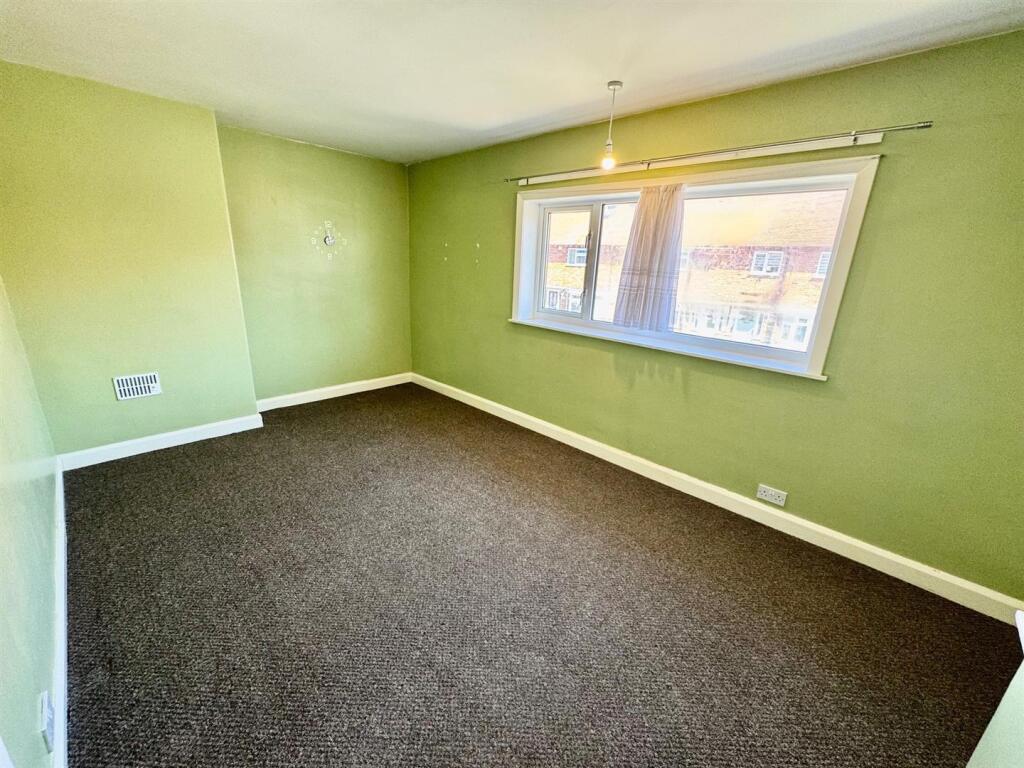 Bedroom 1b.jpg