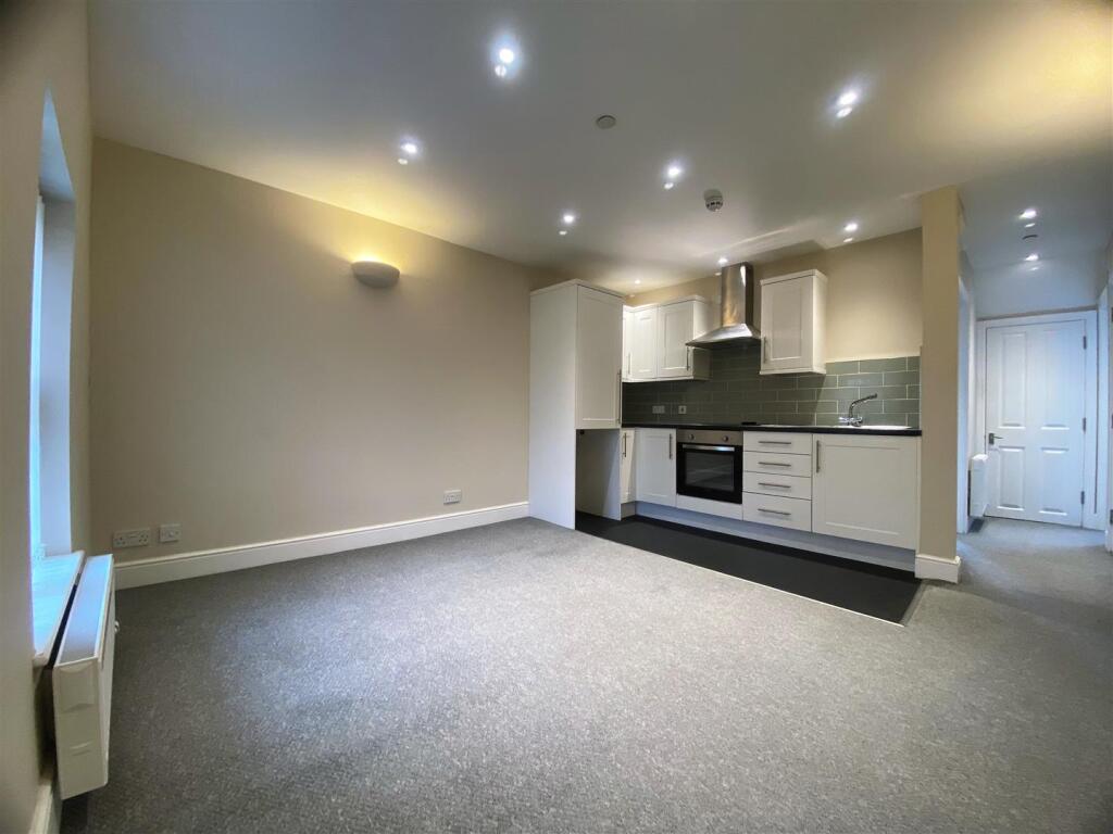 Lounge Kitchen II.jpg