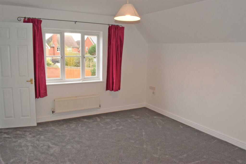 37 master bedroom.jpg