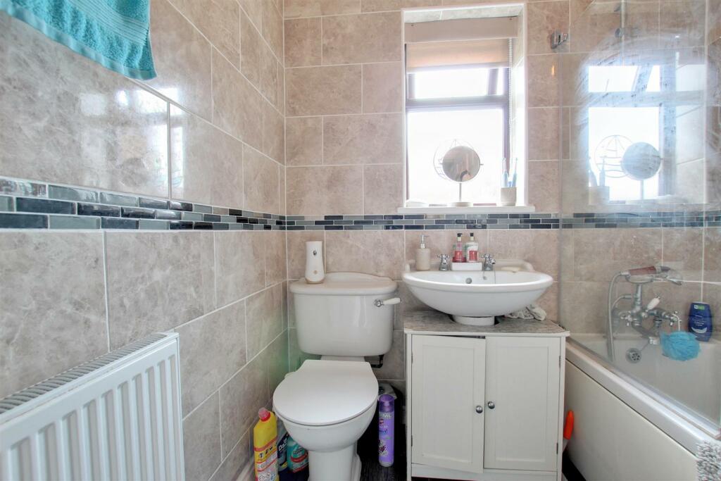 BATHROOM / WC
