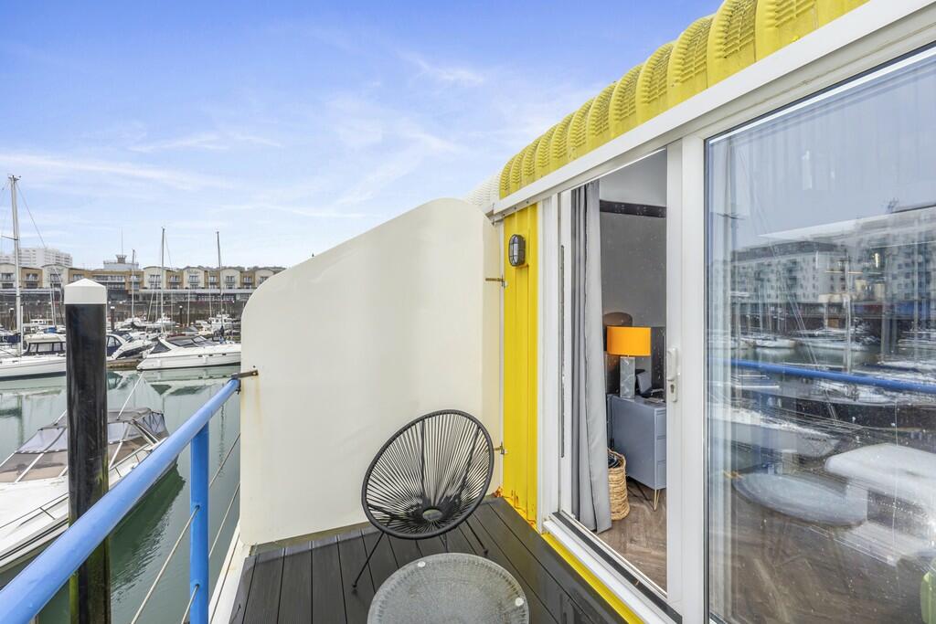 Western Concourse...