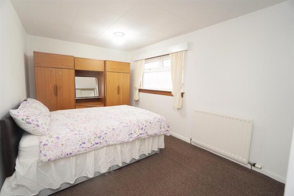bedroom2.jpg