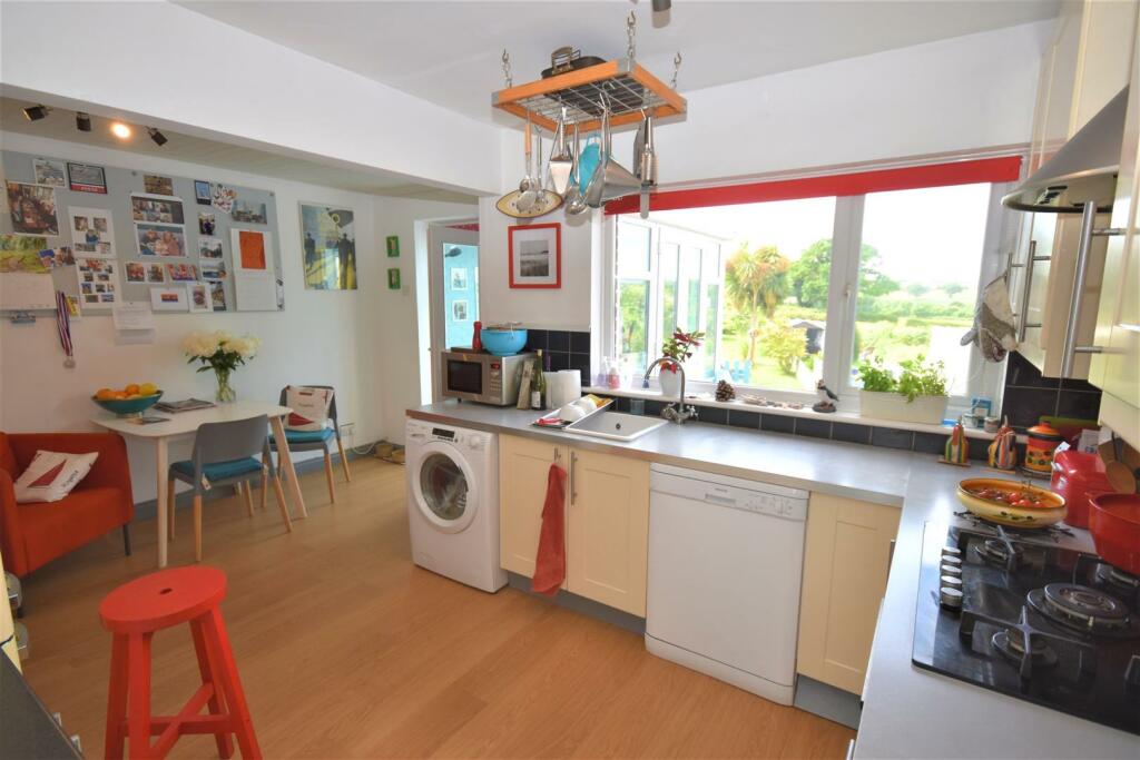 Kitchen &amp; Breakfast Room