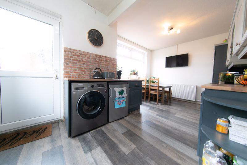 Kitchen &amp; dining room