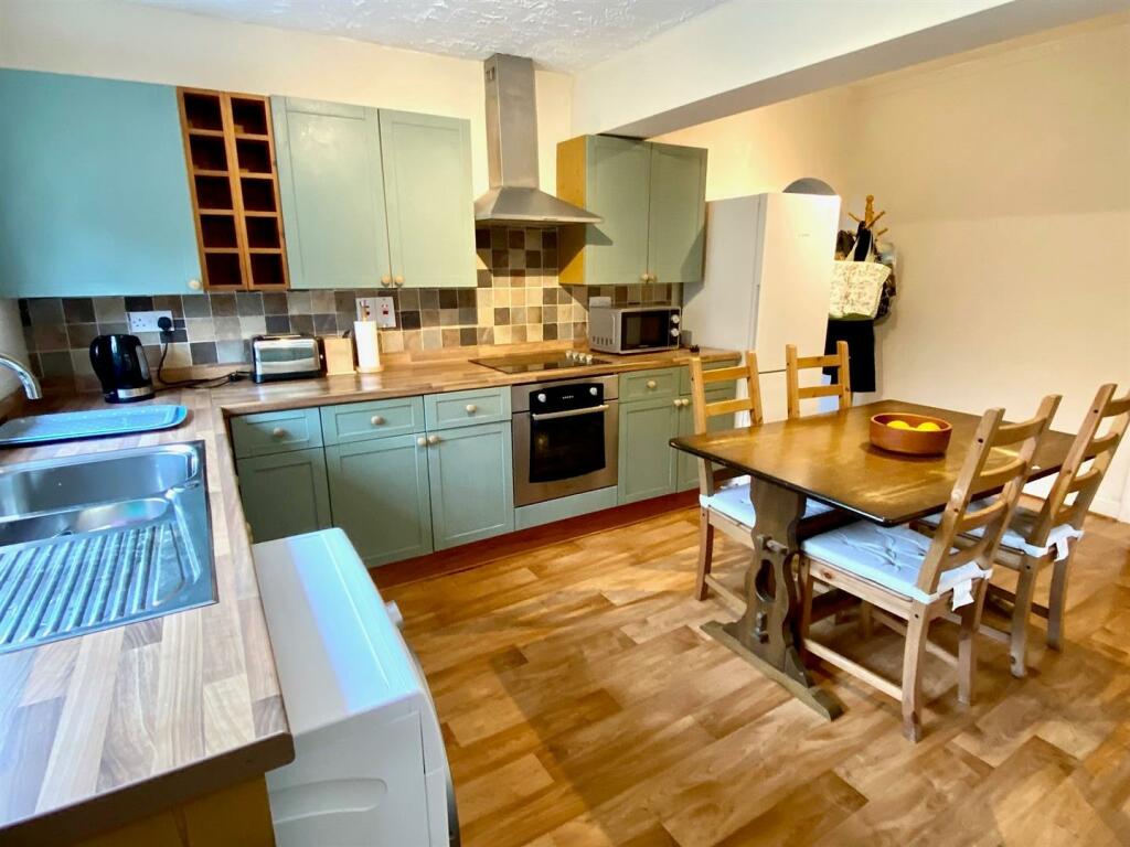 child lane 8 kitchen 2.jpg