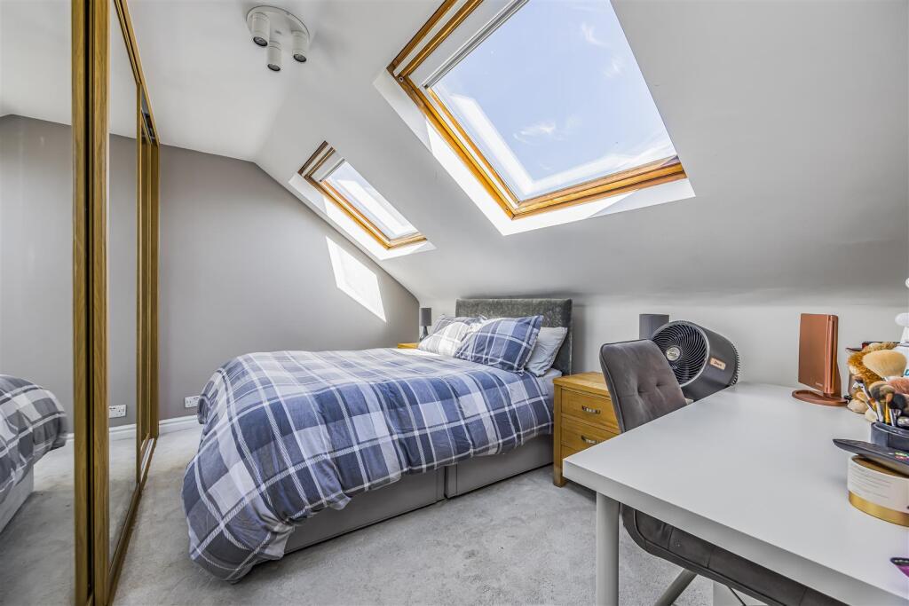 17 Kingfishers, Fareham-PorticoMarketing-SoldBy-7.