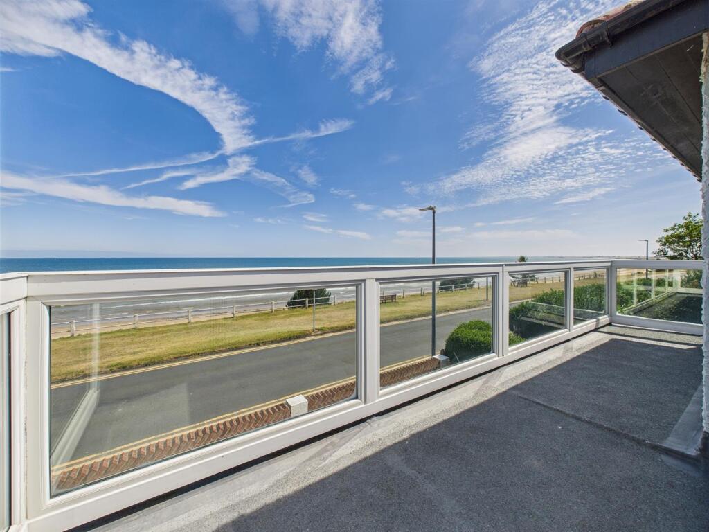 Outer balcony: