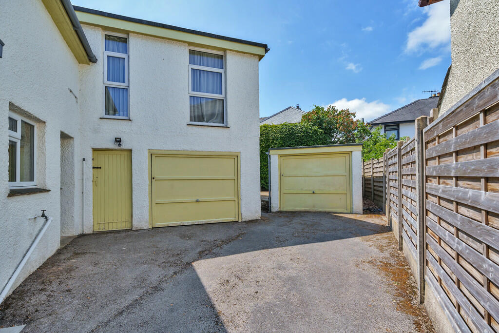 The garages and d...
