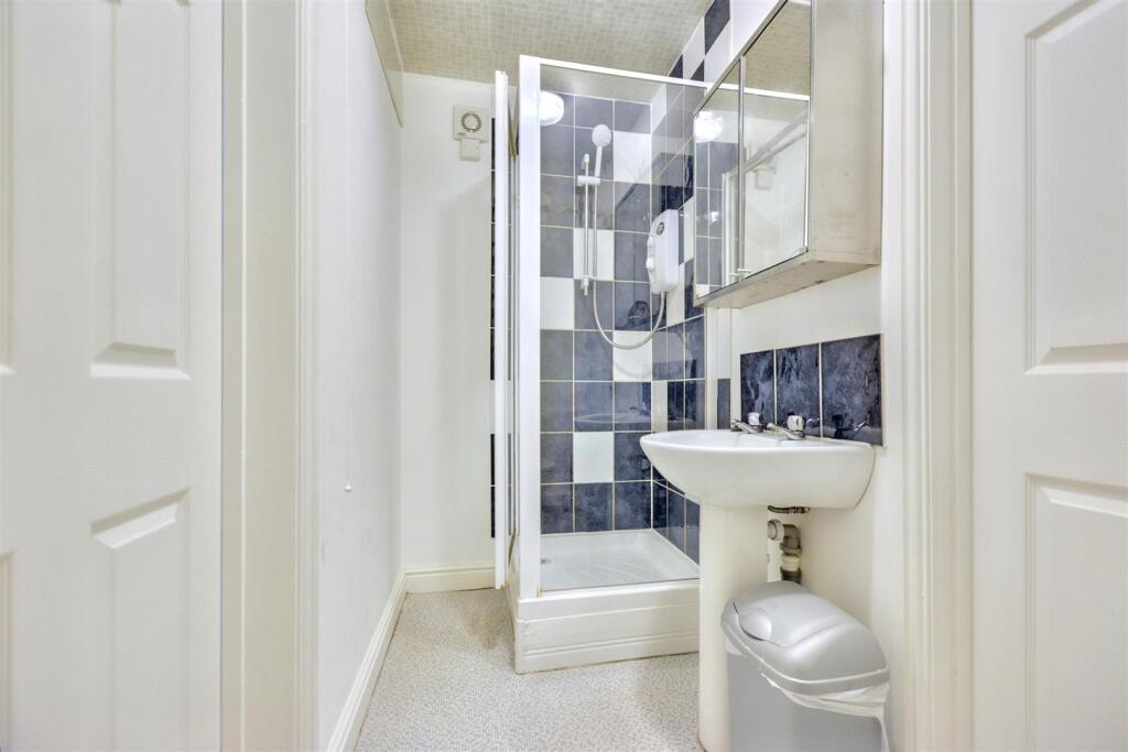 Downstairs Bathroom_1.jpeg