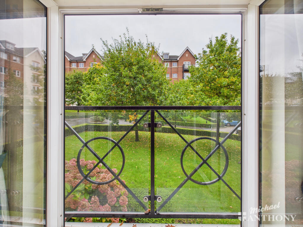 CAM03852G0-PR0438-STILL007