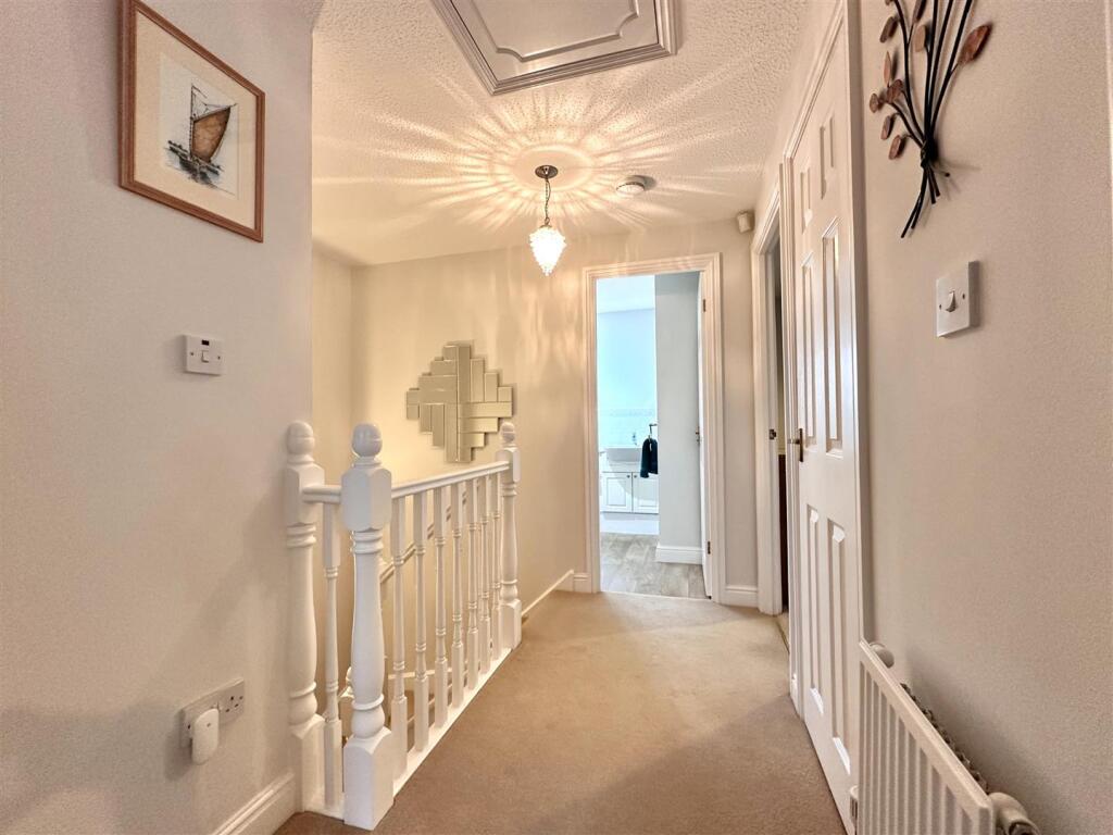 First Floor Landing 419