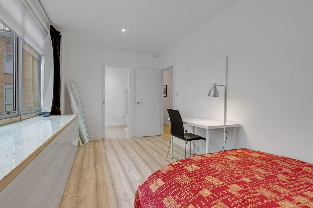 05-1f280D2A5381-m...