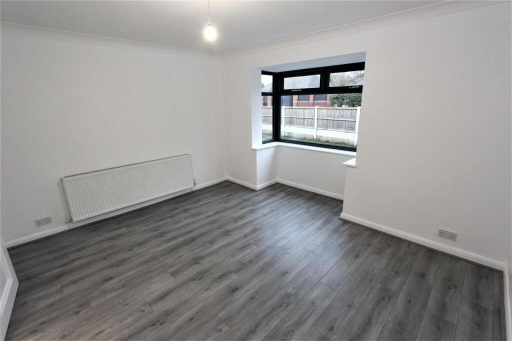 Bedroom 1/Dining