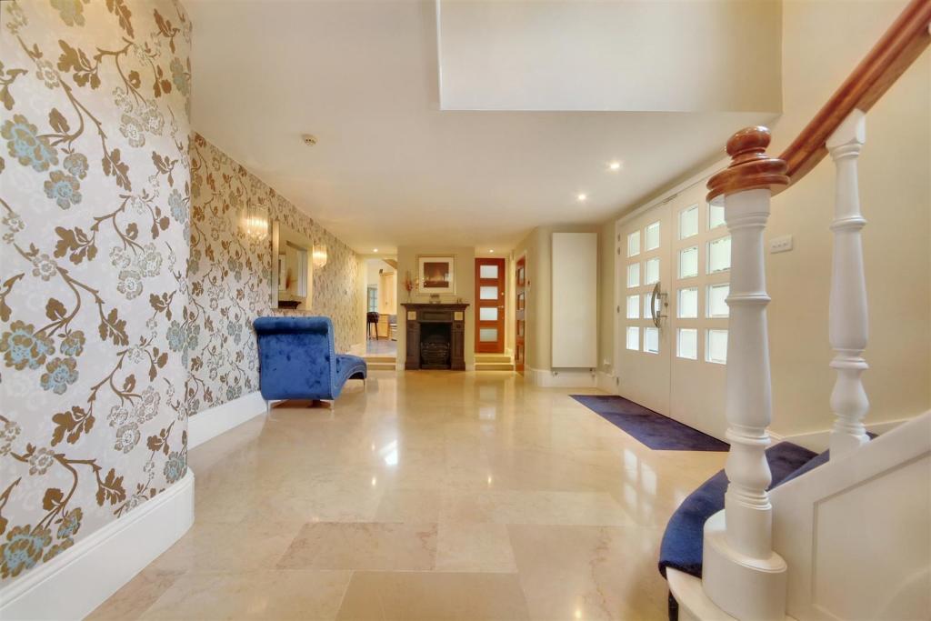 Entrance Hall 2.jpg