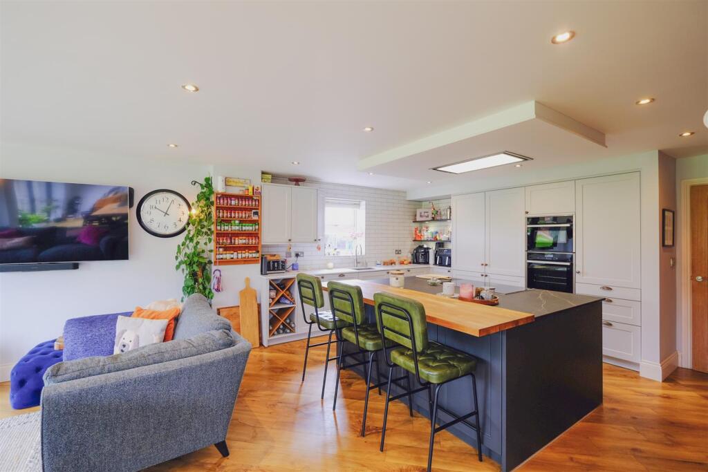 KITCHEN / DINING / LIVING