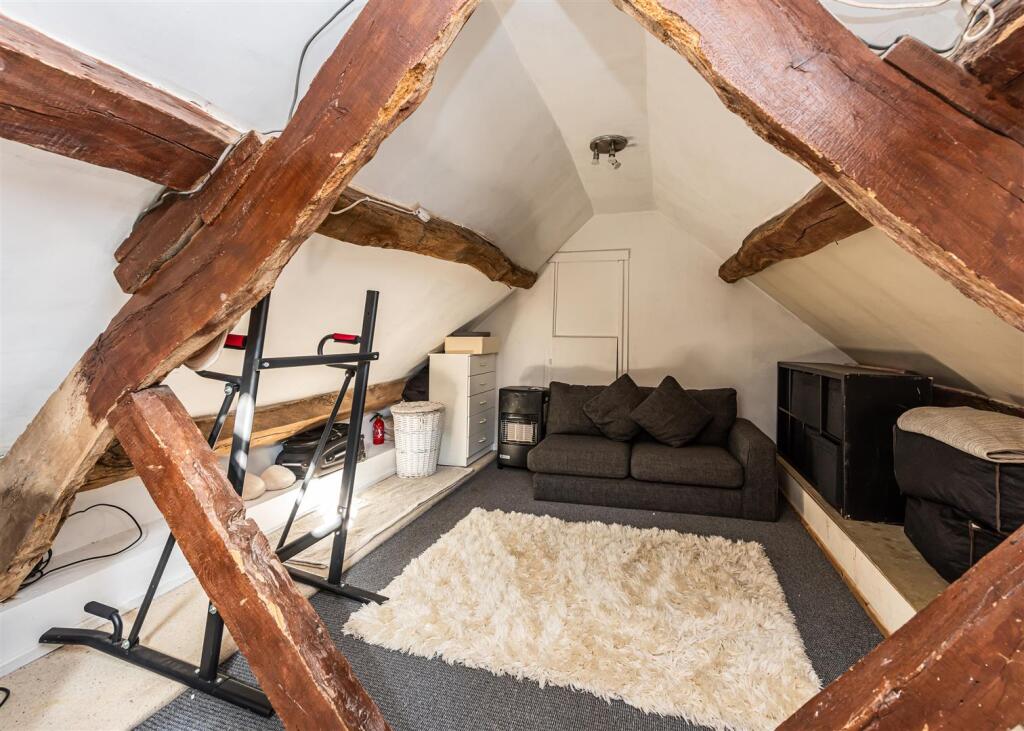 Barn End-bed4b.jpg