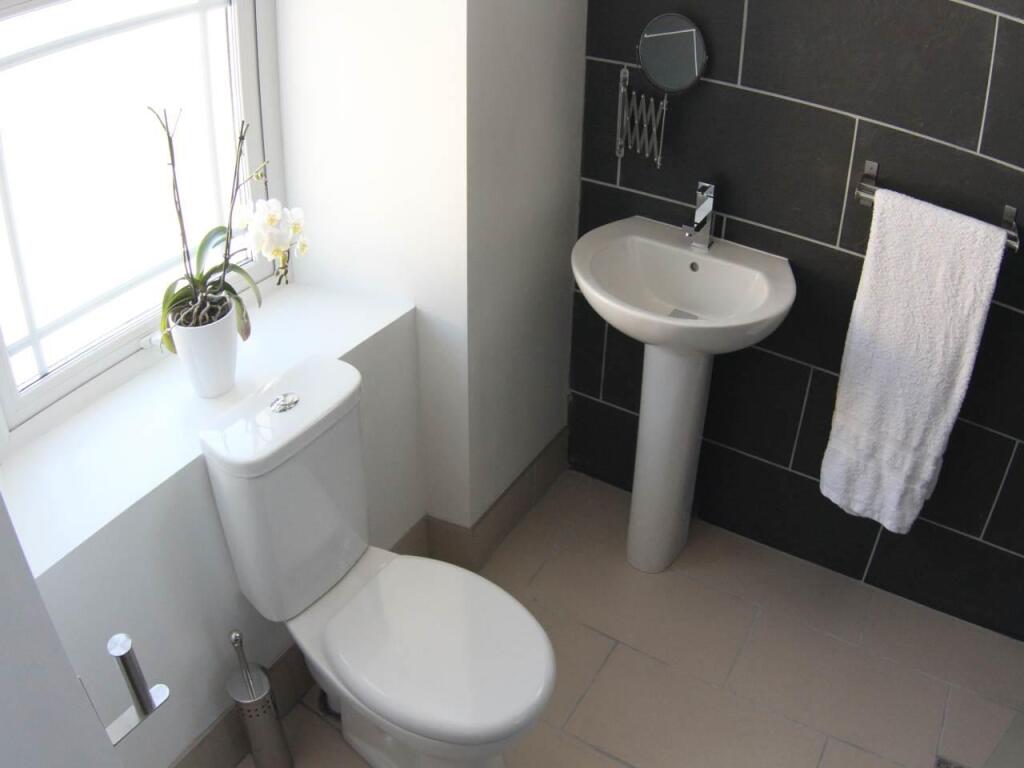 Chapel Flat 2 - Bedroom 1 - Ensuite 2.JPG