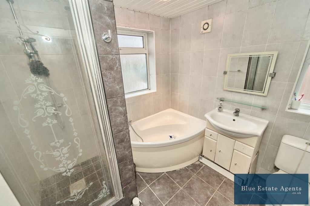 Family Bathroom Suite