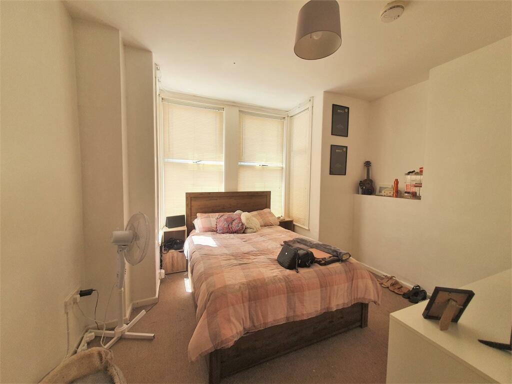 Flat 1, Bedroom