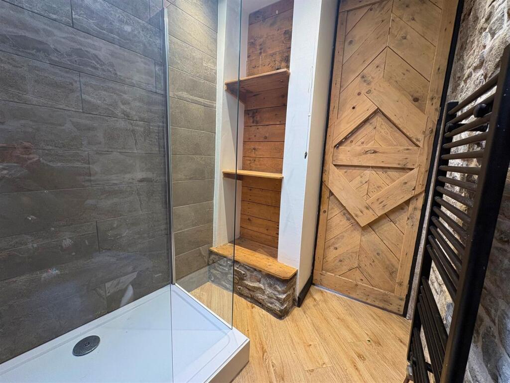 Shower Room b (edit).jpg