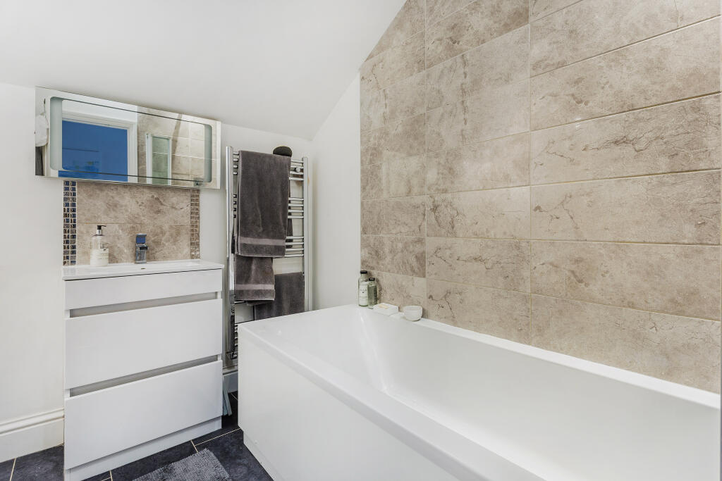 Bathroom 1.jpg