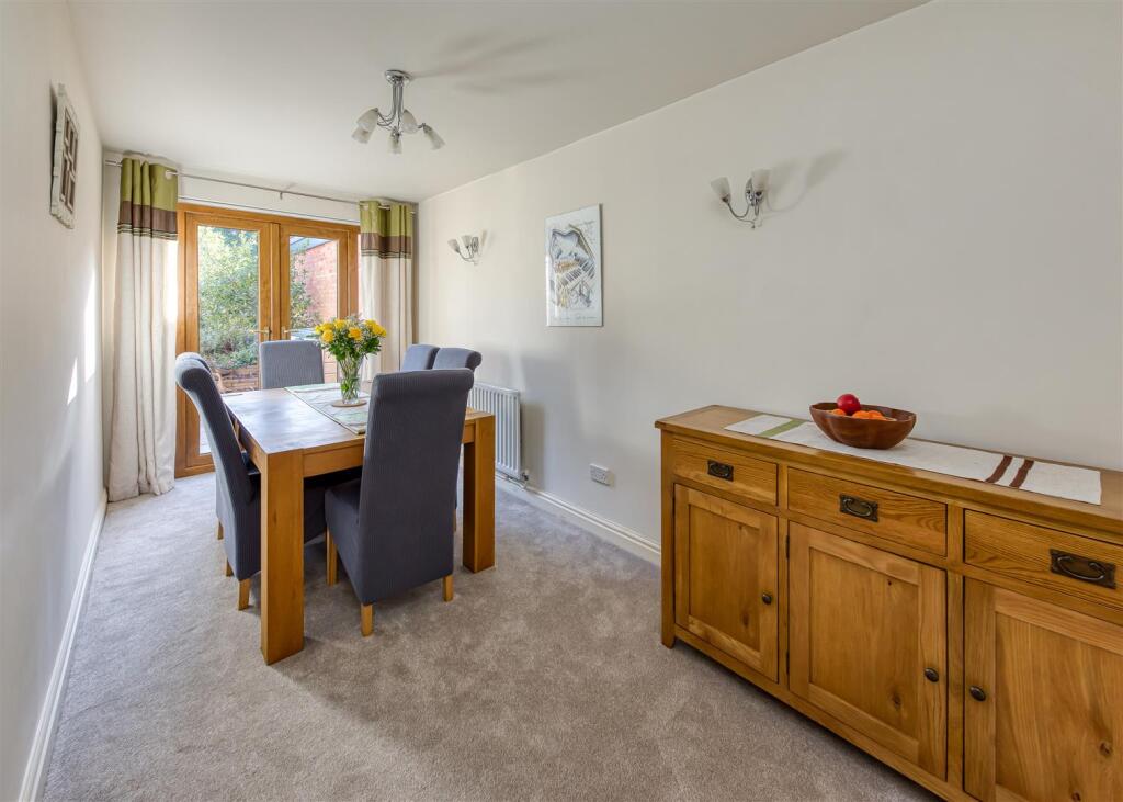 48 Millfields Way-dining FEB25.jpg