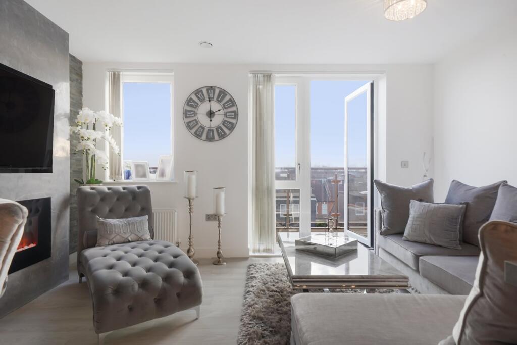 Colonnade Gardens, Acton, W3