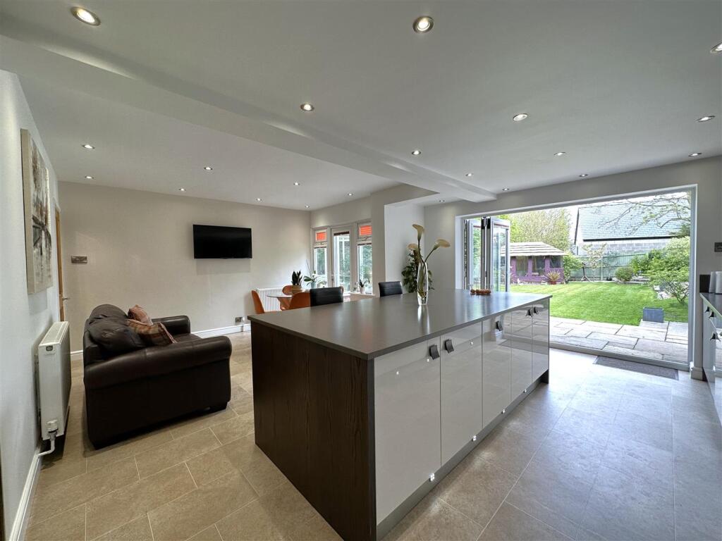 OPEN-PLAN Kitchen With Bi-Folds 603