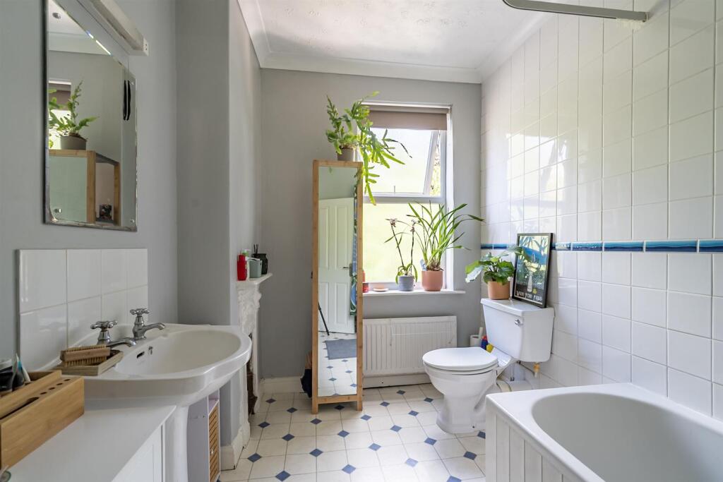 HOUSE BATHROOM