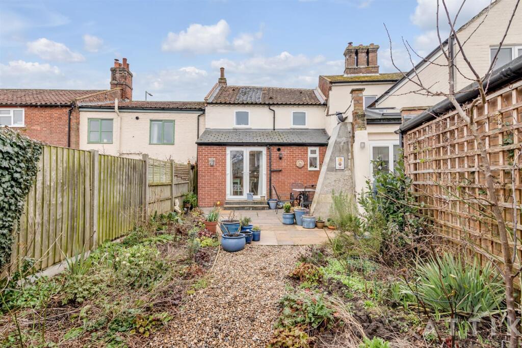 Attik 11 St Johns Road Bungay NR35 1DH (5).jpg