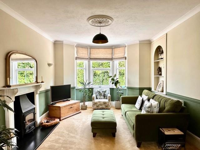 Lounge/ Dining Room